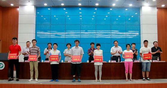 说明: C:\Users\Administrator\Desktop\2015.06.19 2011级本科生考研工作总结暨表彰大会新闻稿\_MG_0870.JPG