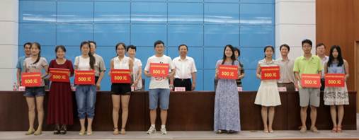 说明: C:\Users\yin\Desktop\2014.7.1首届本科生考研工作总结暨表彰大会 新闻照\IMG_8636.JPG